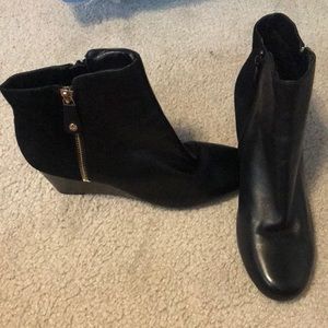 Isaac Mizrahi black bootie
